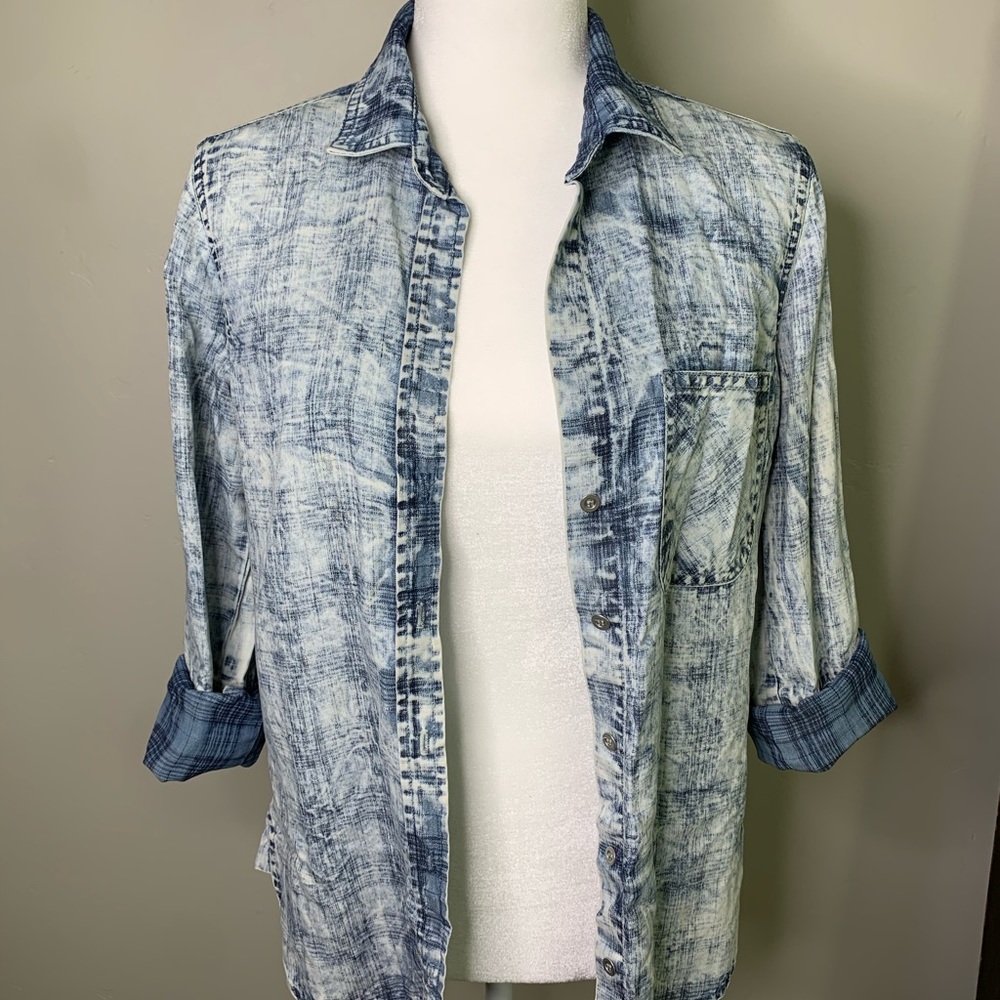 BELLA DAHL Chambray Button-Down Shirt